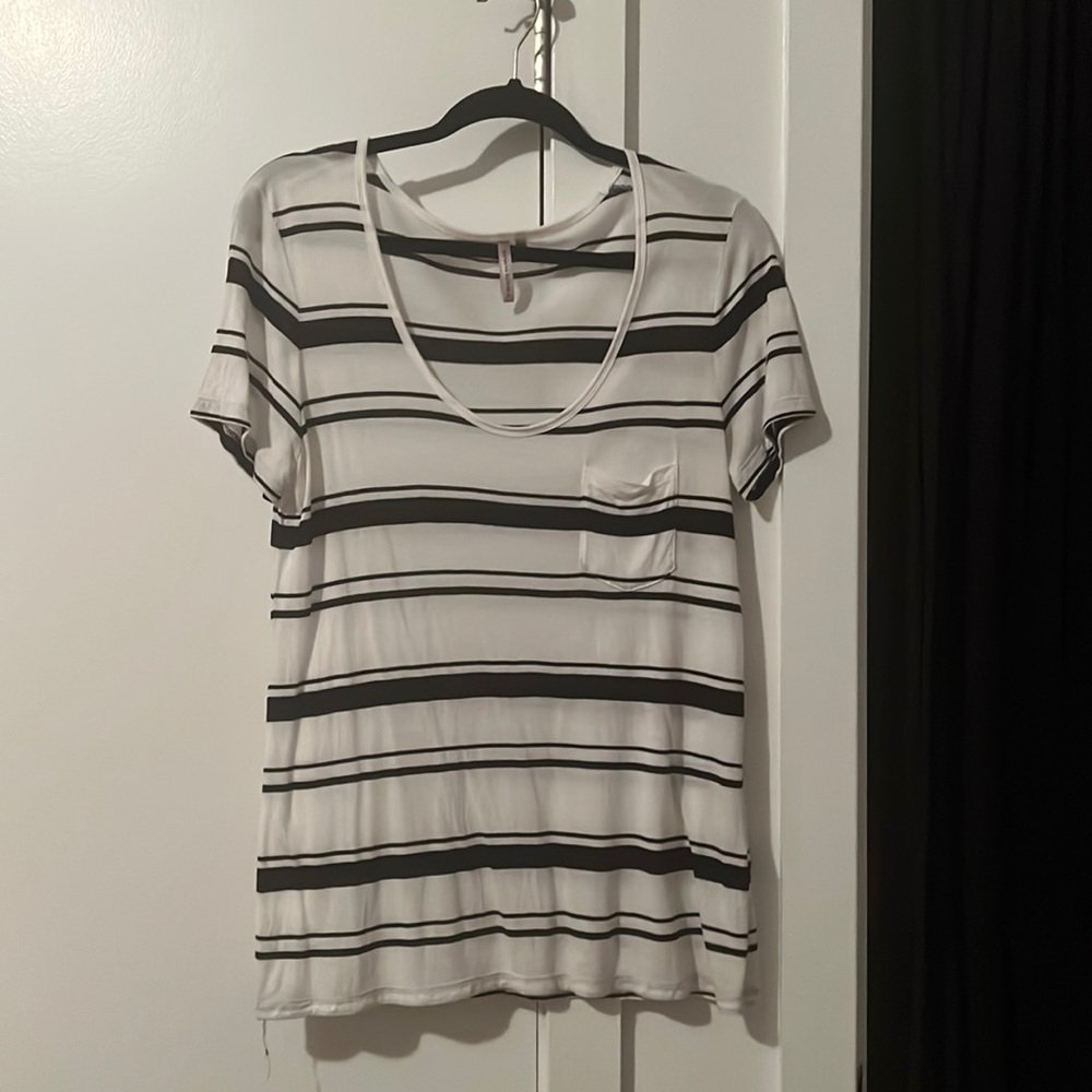 BANANA Republic T-Shirt “The Signature Tee” white with black stripes — Size: M